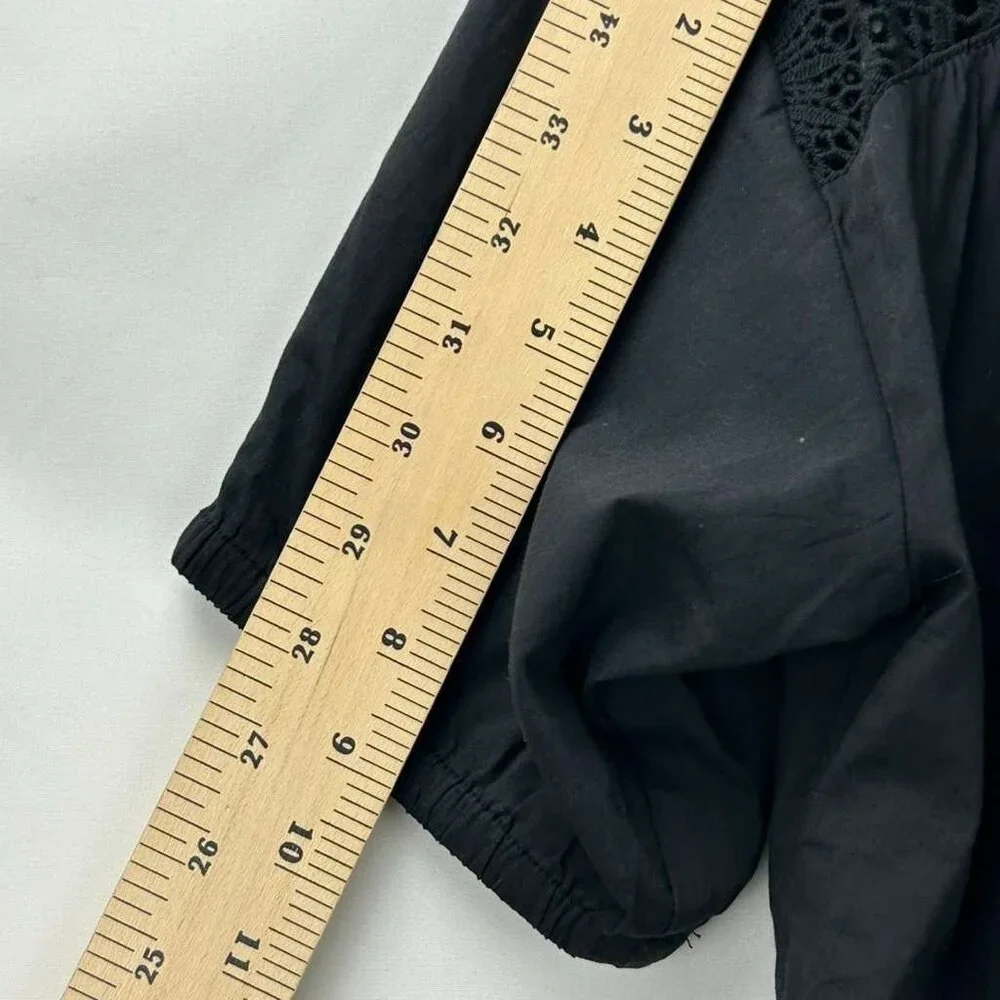 Evereve Women’s S Black Short Sleeve Crochet Back Button Up Blouse Rayon Blend - Picture 6 of 12